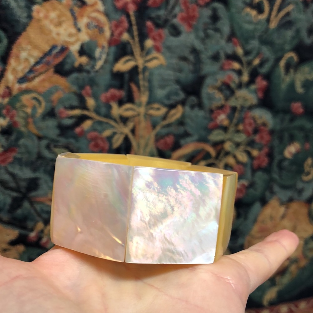 Shell Stretch Bracelet 5/$25